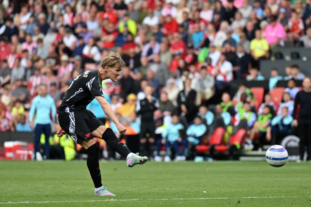 足球中超多队开始集训，主帅强调体能储备